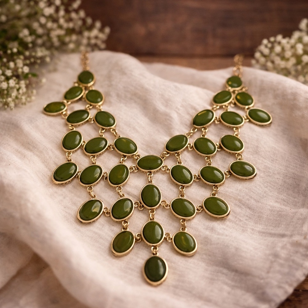 Bib Style Statement Necklace Gold Tone Faceted Oval Beads‎ Olive Green